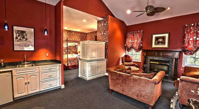 Двухместный люкс Deluxe The Bertram Inn & Conf Ctr Trademark Collection by Wyndham