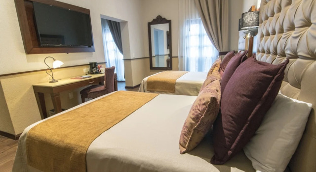 Четырёхместный номер Standard Hotel Morales Historical & Colonial Downtown Core