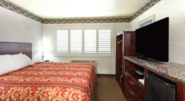 Двухместный номер Standard Travelodge by Wyndham Long Beach Convention Center