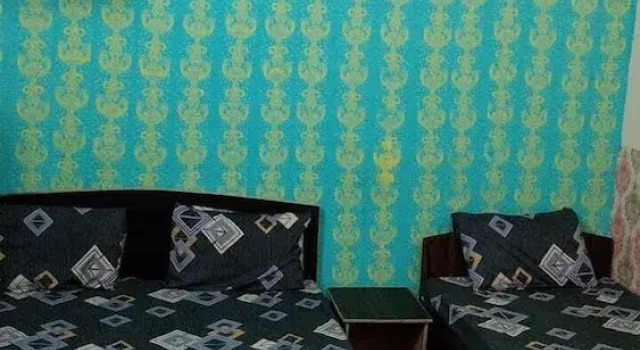 Трёхместный номер Standard Hotel Gauri Shankar & Restaurant