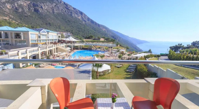 Двухместный номер Standard с балконом и с частичным видом на море Orka Sunlife Resort Hotel and Aquapark