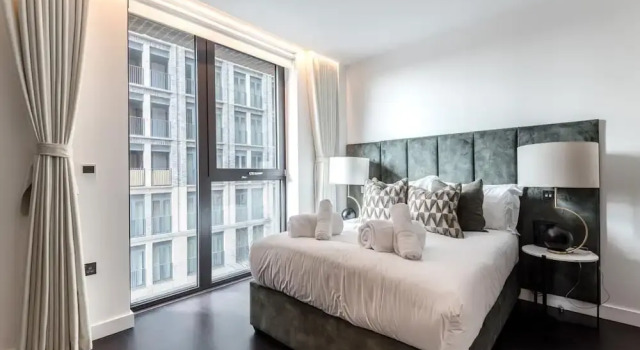 Luxury Riverfront Retreat in London