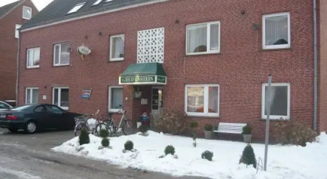 Hotel Greifenstein, Забронировать Отель Отели Нордена с парковкой, Парковка