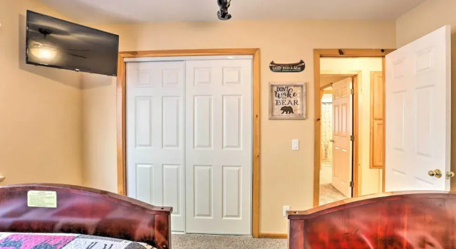 Pet-friendly Big Bear Cabin ~ 6 Mi to Ski Resorts!