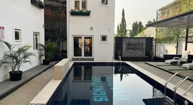Quintessential Apartments By Signature