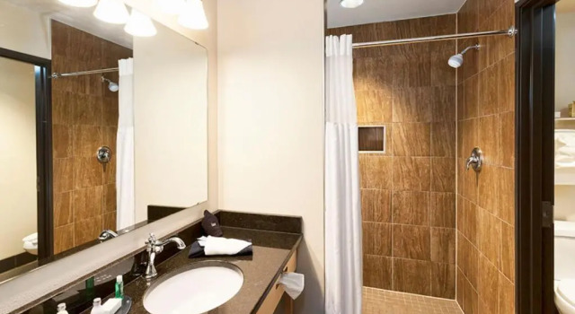 Люкс с видом на окрестности Park Point Marina Inn