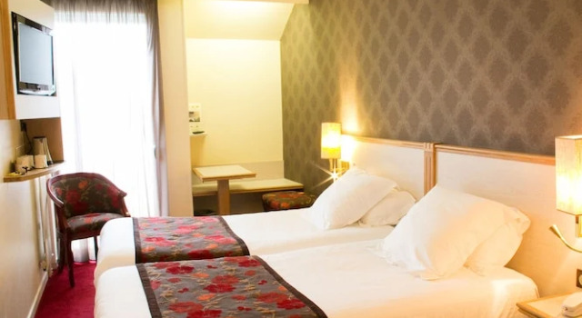 Трёхместный номер Standard с балконом Le Relais Du Roy