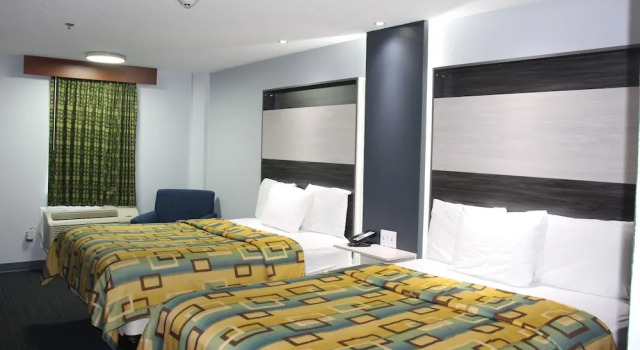 Двухместный номер Deluxe Douglas Inn & Suites