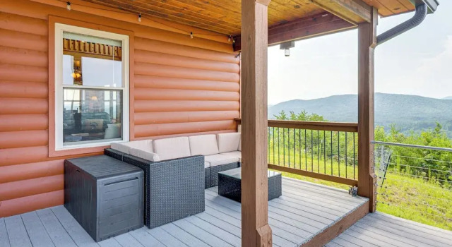 Коттедж Mtn-View Cabin: Deck & Pets Welcome in Murphy