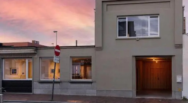 Studio73, Guesthouse met sauna, Забронировать Отель Отели Leiestreek с парковкой, Парковка
