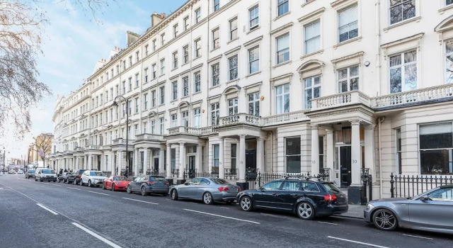 Gorgeous 2-bed Flat in Kensington, Забронировать Отель Отели Лондона 3 звезды, рядом с Блэкхорс Роуд, 3*