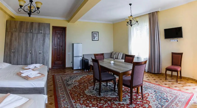 Семейный люкс с балконом и с видом на горы Mount Villa Kvariati
