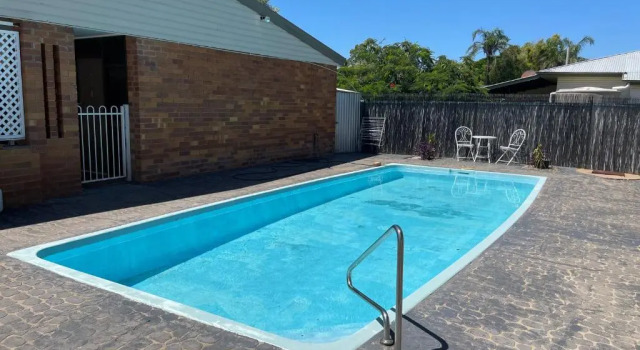 Люкс Deluxe Abajaz Motor Inn - Pool and short walk to Town
