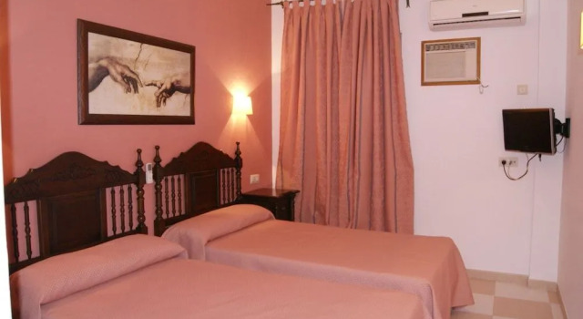 Hostal Macami, Reservar Hotel Pedro Abad Madrid