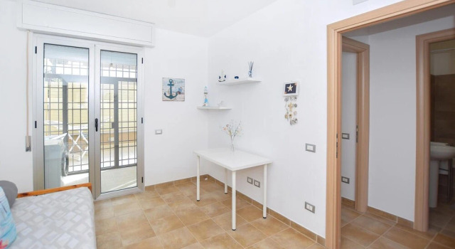 Amazing Apartment in Anzio With 2 Bedrooms and Wifi, Boek Appartement Hotels in Lazio met parkeren, Parkeren