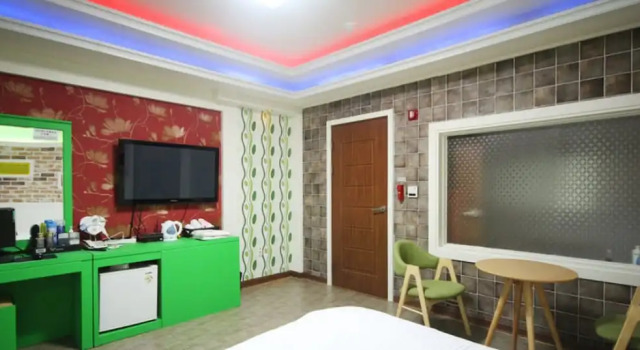 W Motel
