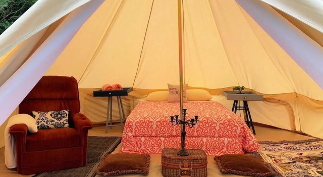 Utopia Feels Botanical Glampground and Micro-Farm, Buchen Sie Hotel Coldstream Kanada