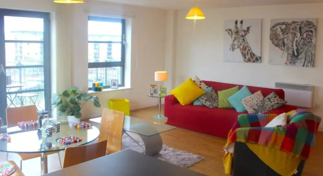 2 Bedroom Flat In Limehouse, Забронировать Отель Отели Большого Лондона с парковкой, Парковка