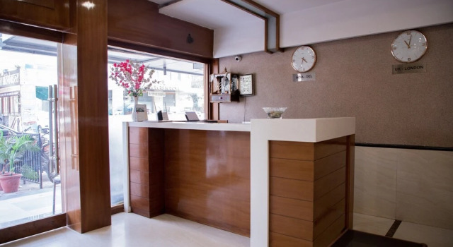 Hotel Paras