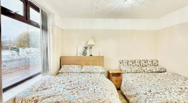 3bedroom Entire House in Stockport Town Manchester, Varaa Lomakoti Mökit kohteessa Merseyside, Mökki