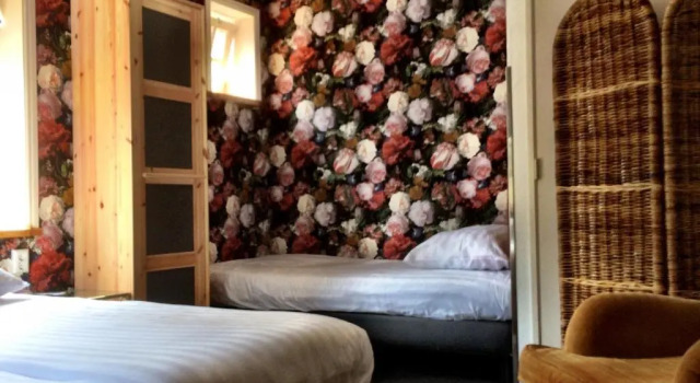 Трёхместный номер Standard Hotel West Inn