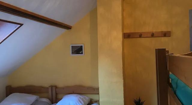 Кровать в общем номере Gîte Le Chantelouve