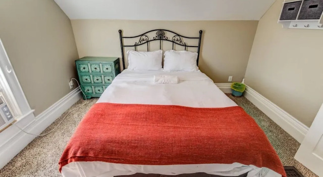 3 BR Beautifully Restored 1890`s Homedowntown, Buchen Sie Ferienhaus Colorade Springs Colorado, in der Nähe von Colorado College