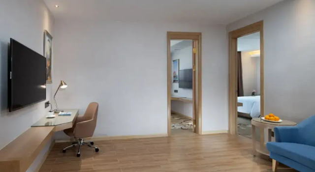 Vienna Hotel (Foshan West Railway Station Airport Branch), Boek Hotel Hotels in Guangdong met parkeren, Parkeren