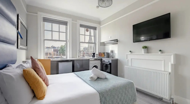 Apts in the Heart of High st Kensington
