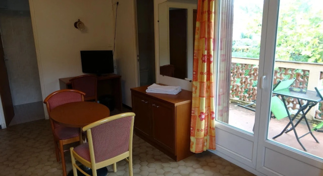 Трёхместный номер Hôtel Charles