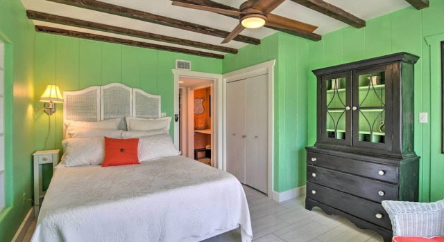 Коттедж с 3 комнатами с балконом Waterfront Port Isabel Family Home w/ Pool & Pier!