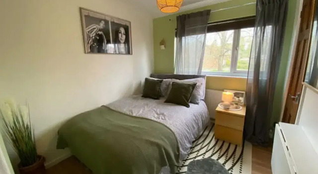 Host Stay Cotman Close