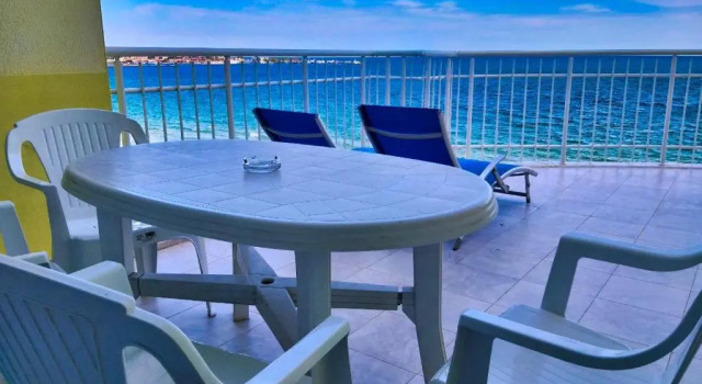 Апартаменты с видом на море Perla Apartments