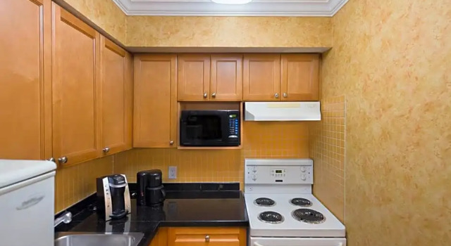 Четырёхместный люкс Standard с балконом The Sunset Hotel West End