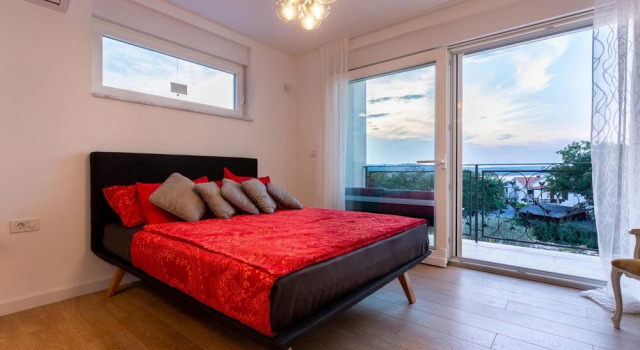 Beautiful Home in Klimno With Sauna, Wifi and 4 Bedrooms, Varaa Hotelli Hotellit Kvarner Islands uima-altaalla, Uima-allas