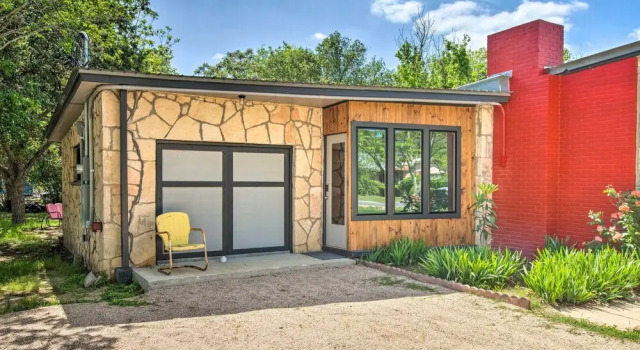 Retro Updated Blanco Abode - Steps to Main Street!, Забронировать Дом для отпуска Бланко Texas Hill Country
