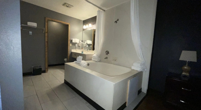 Полулюкс Superior Sunnyside Inn and Suites
