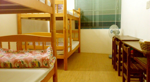 Кровать в общем номере (женский номер) Jin Lon Hotel