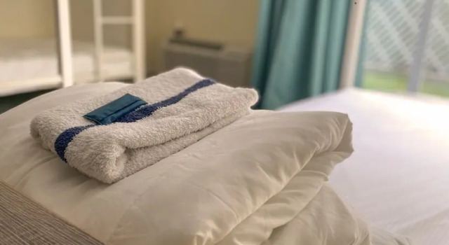 Кровать в общем номере с видом на город Bposhtels Tampa