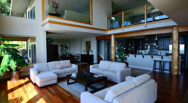 Points West Oceanfront Resort, Book Ferieresort Otter Point Britisk Columbia
