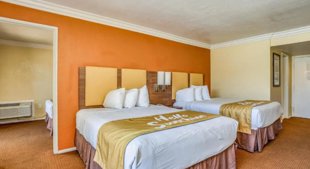 Двухместный семейный номер Standard Days Inn Palm Springs