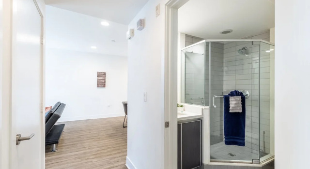 Апартаменты с 3 комнатами 3br Fully Furnished Apartment On Sunset Blvd 3 Bedroom Apts by RedAwning