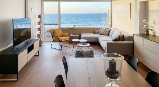 Апартаменты Flat by the Seaside With Stunning Ocean Views