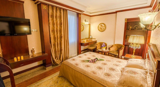Ghasr Talaee Hotel