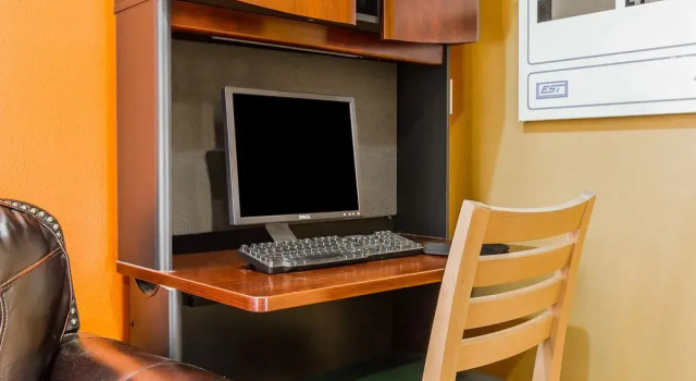 Quality Inn & Suites at Metro Center, Забронировать Отель Финикс 