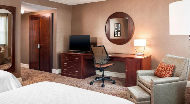 Двухместный клубный номер Standard Sheraton Commander Hotel