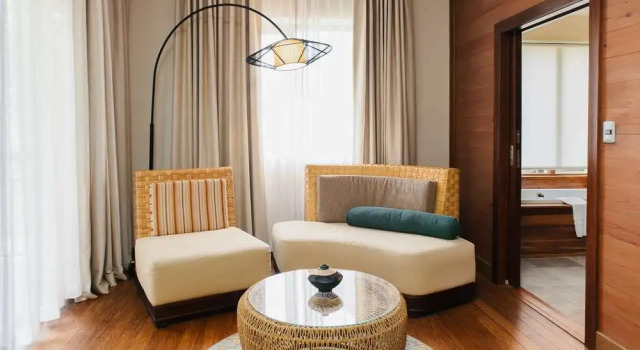 Четырёхместный полулюкс Indura Beach & Golf Resort, Curio Collection by Hilton