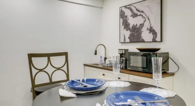 Апартаменты 1 Mi to the Metro! Centrally Located Apt Near DC