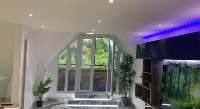 Апартаменты Modern and Stylish Penthouse Apartment next to Maidenhead Golf Course