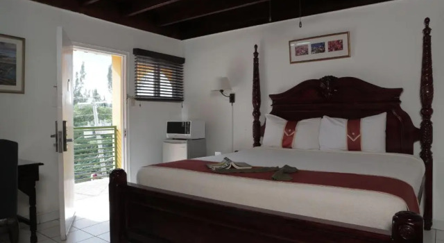 Номер Standard Altamont West Hotel